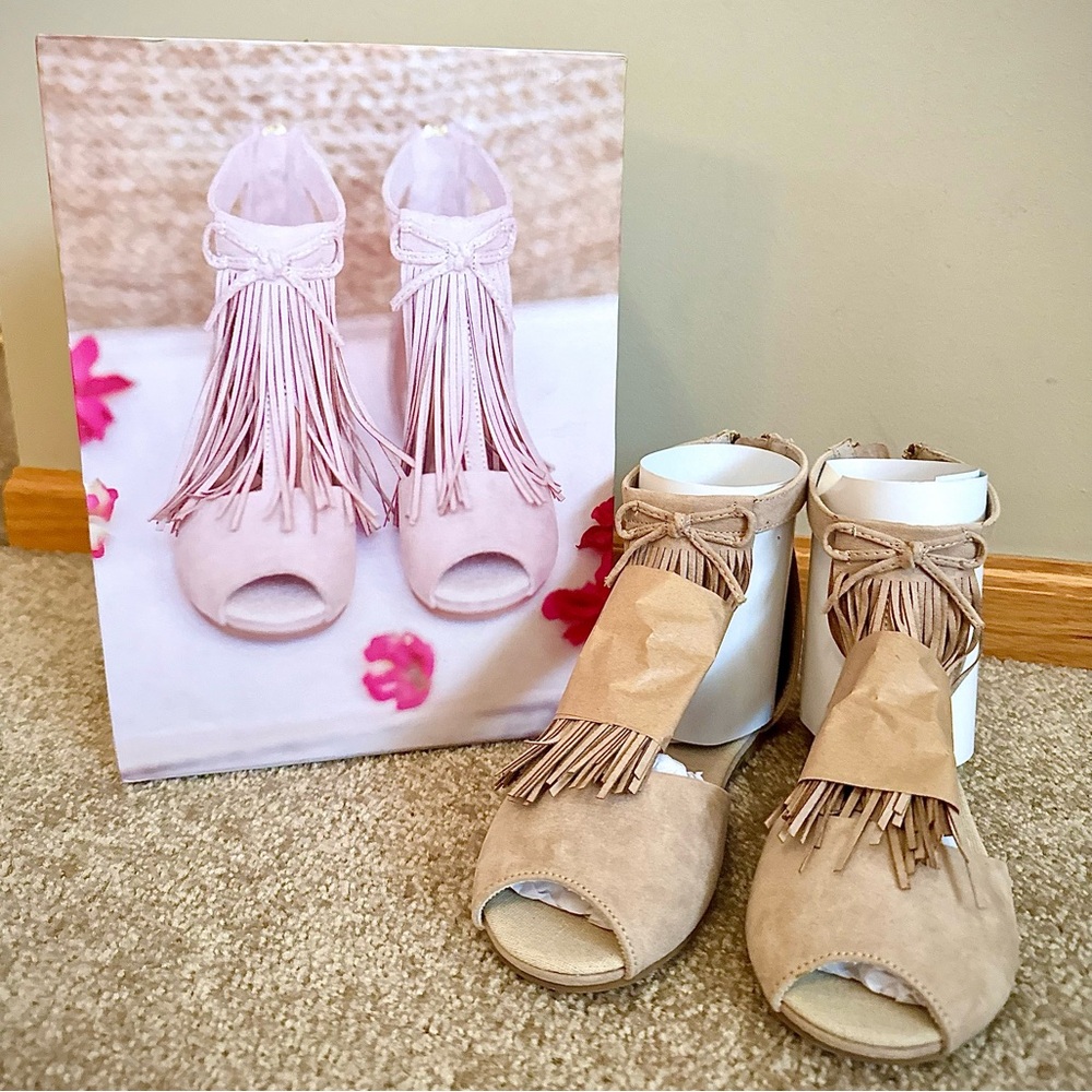 JoyFolie Fringe Sandals NWT